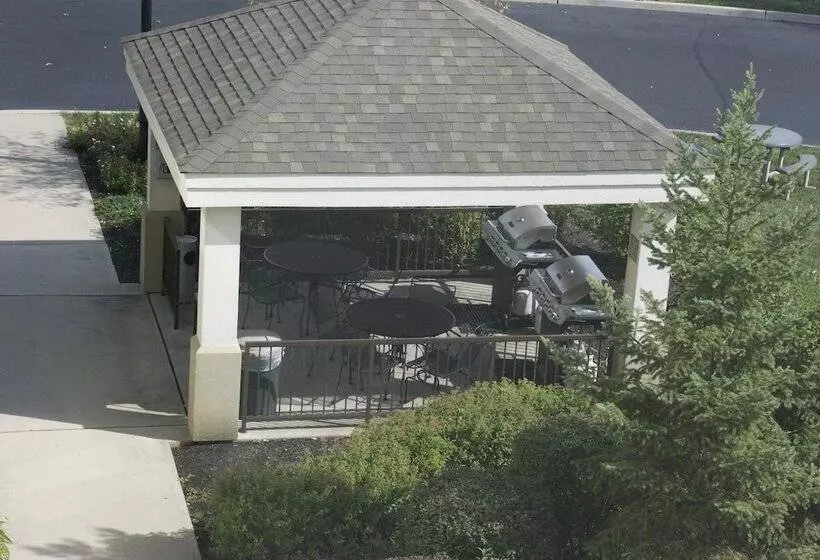 Отель Candlewood Suites Bordentown Trenton, An Ihg