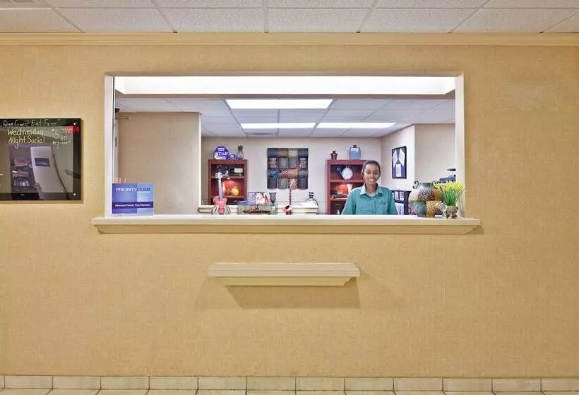 Отель Candlewood Suites Olive Branch By Ihg