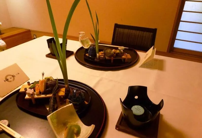 Hotel Kutsurogi No Yado Nanakawa