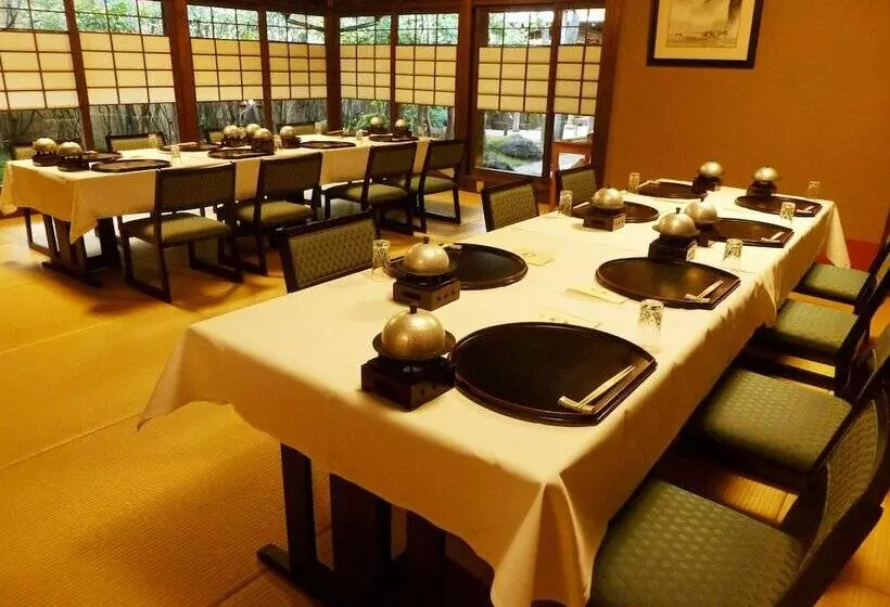 Hotel Kutsurogi No Yado Nanakawa