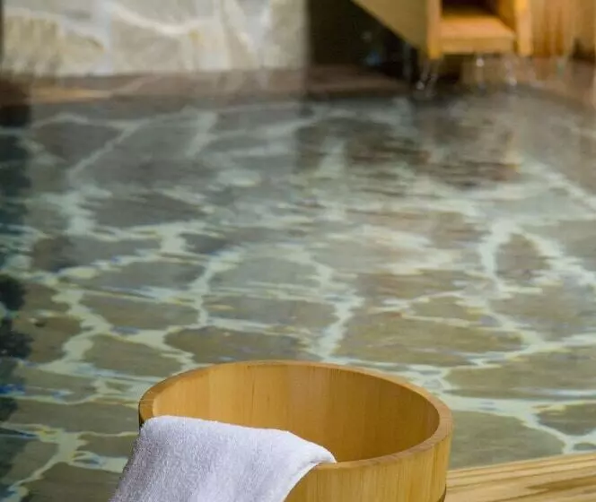 Hotel Kutsurogi No Yado Nanakawa