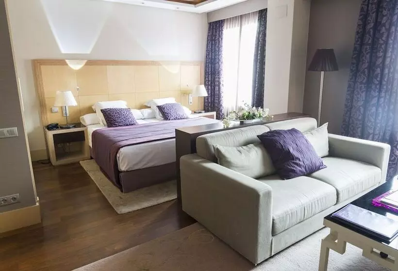 فندق Nexus Valladolid Suites &