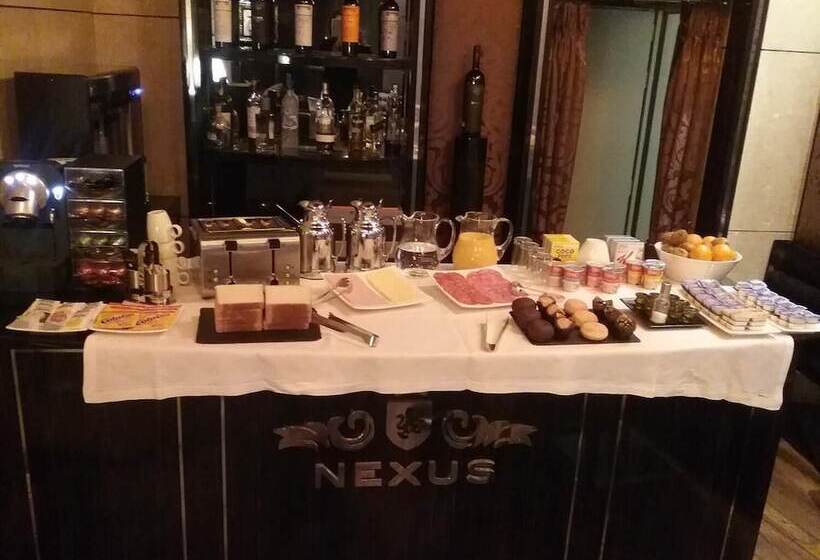 هتل Nexus Valladolid Suites &