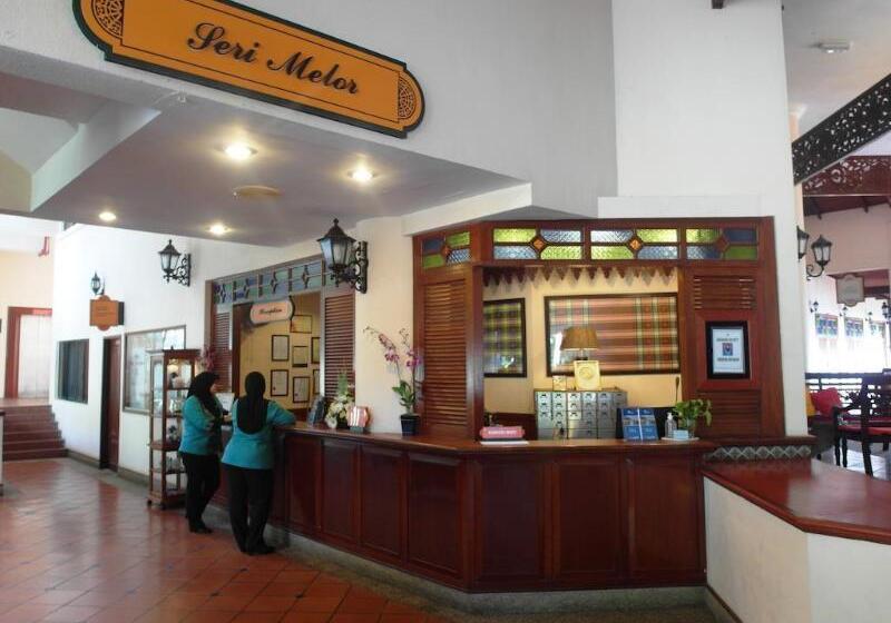 هتل Villea Port Dickson