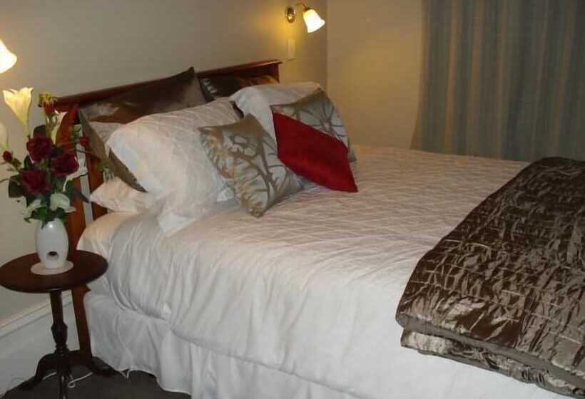 Hazel House Boutique Bed & Breakfast