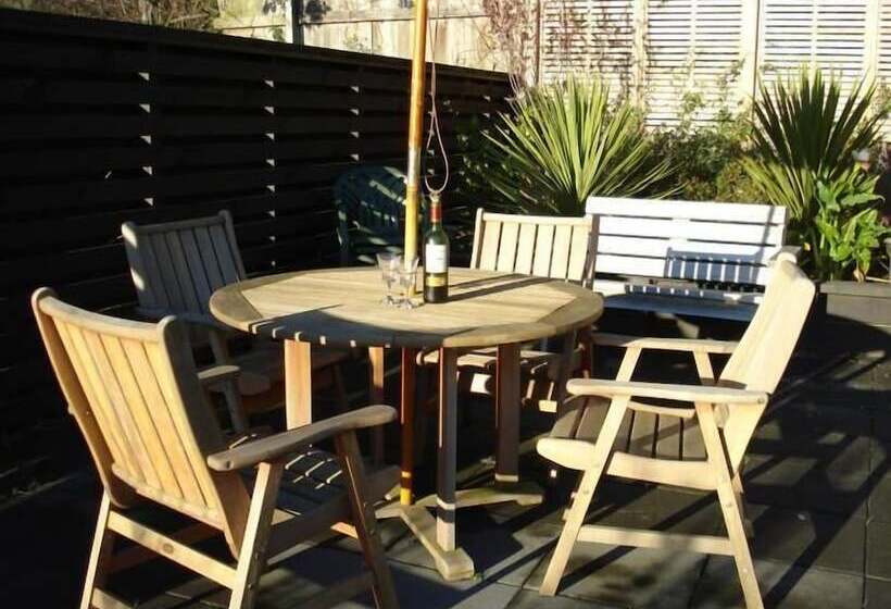 Hazel House Boutique Bed & Breakfast