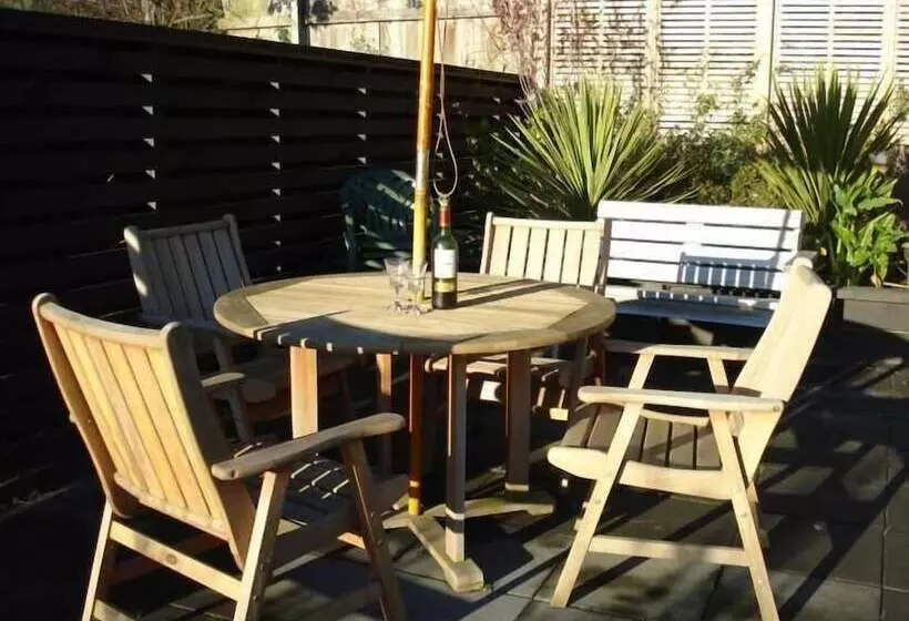 Hazel House Boutique Bed & Breakfast