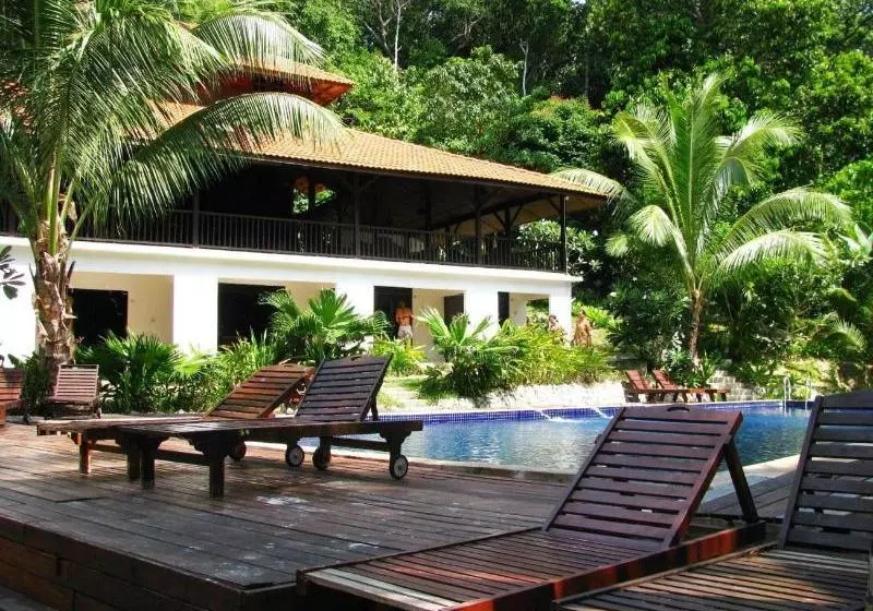 Hotel D'Coconut Lagoon