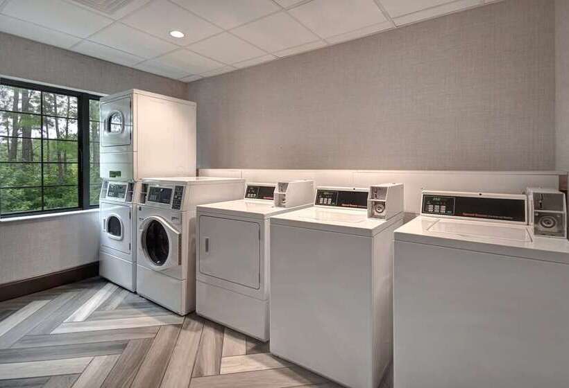 فندق Staybridge Suites Newport News