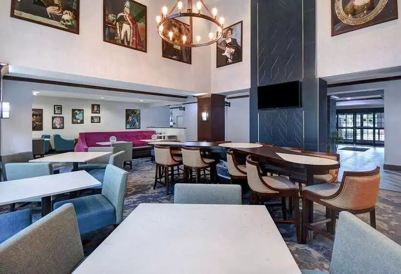 ホテル Staybridge Suites Newport News