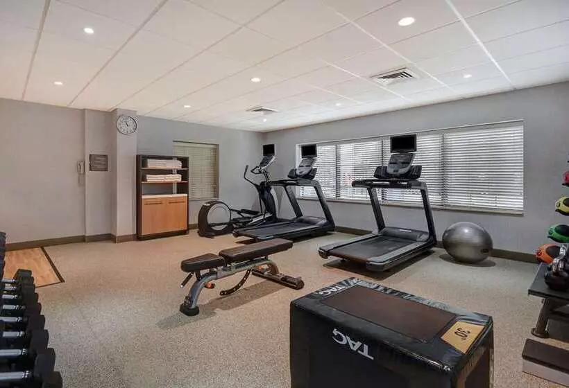 ホテル Staybridge Suites Newport News