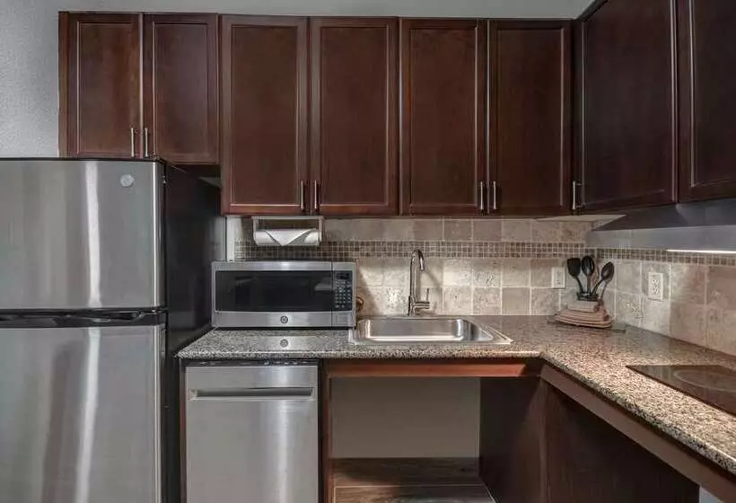 ホテル Staybridge Suites Newport News