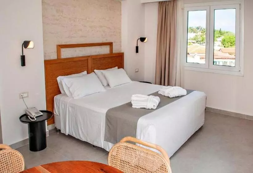 Hotel Alexandra Beach