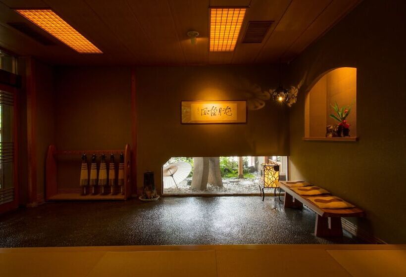 فندق Araya Totoan