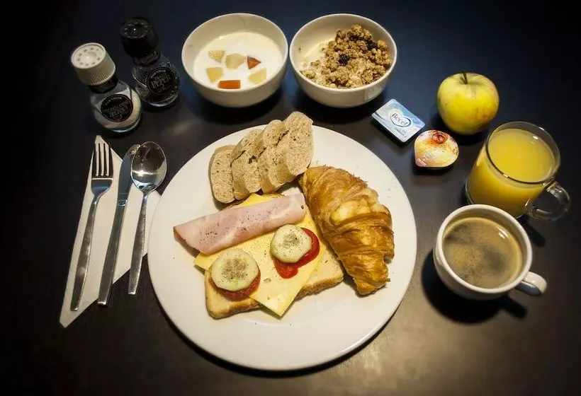 Отель Iron Horse Amsterdam