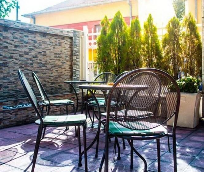 هتل Bed And Breakfast Majesty