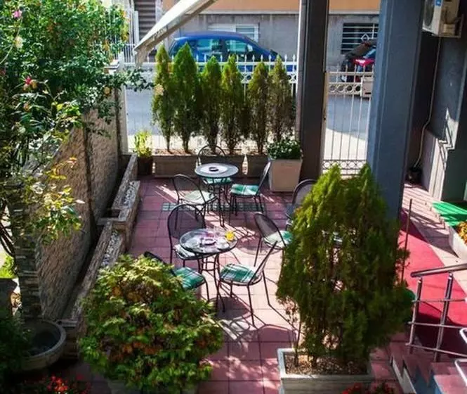 هتل Bed And Breakfast Majesty