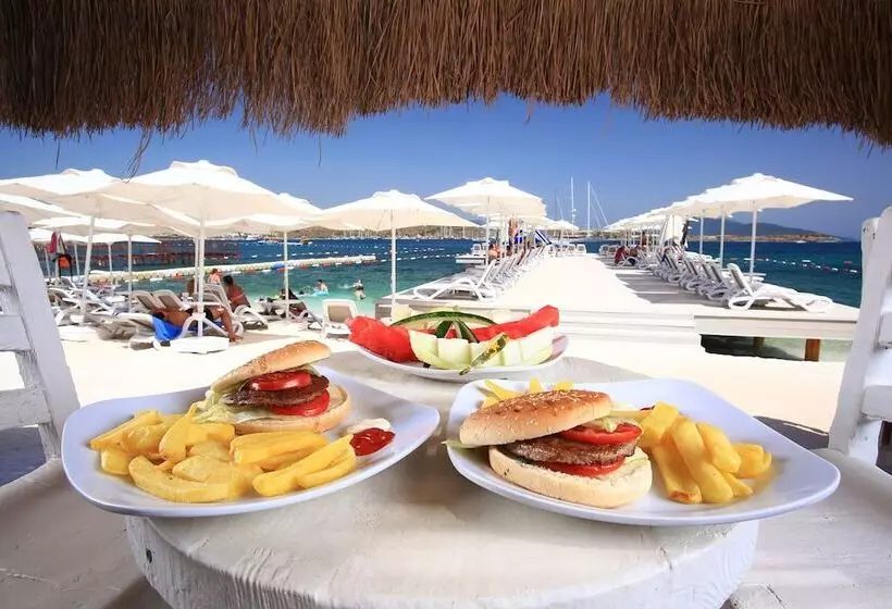 Royal Arena Hotel & Resort Spa