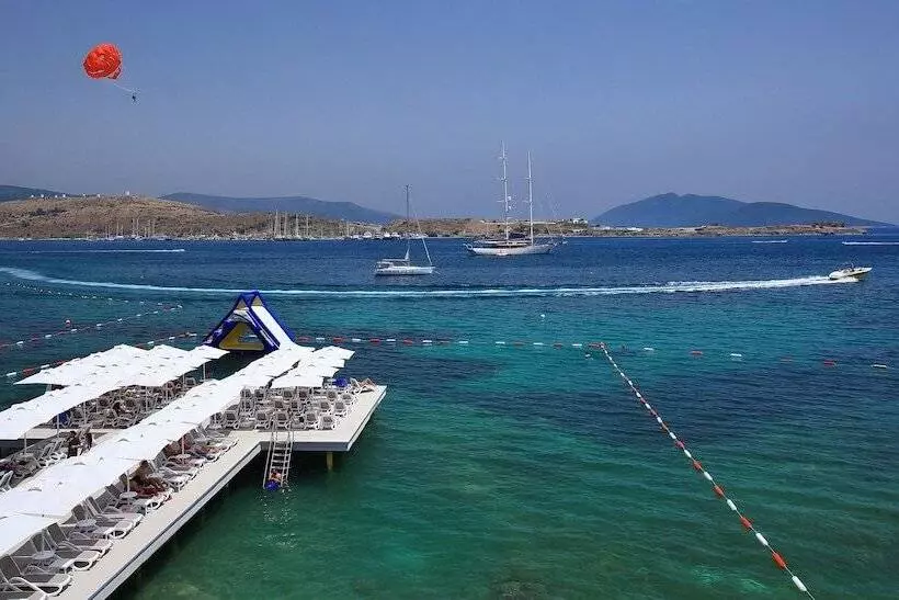 Royal Arena Hotel & Resort Spa