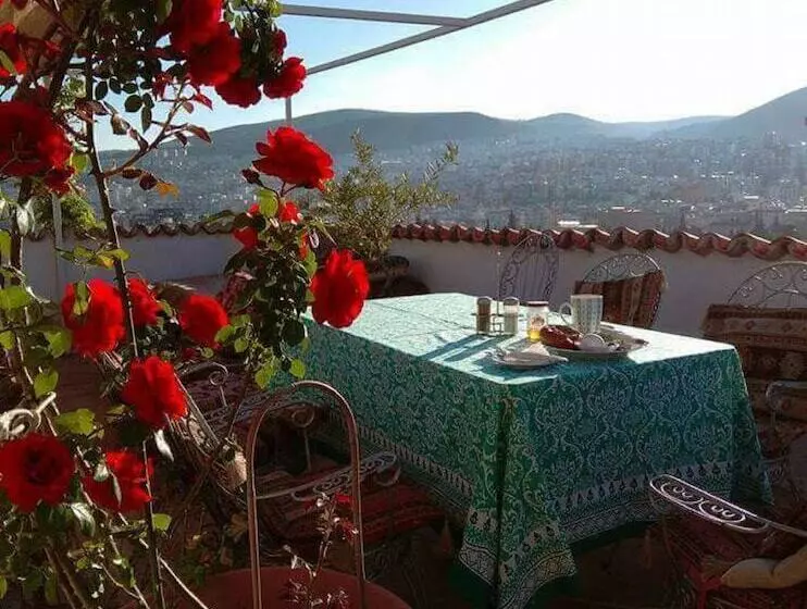 بنسيون Anzac Golden Bed