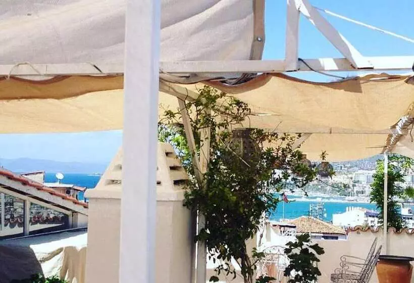 بنسيون Anzac Golden Bed