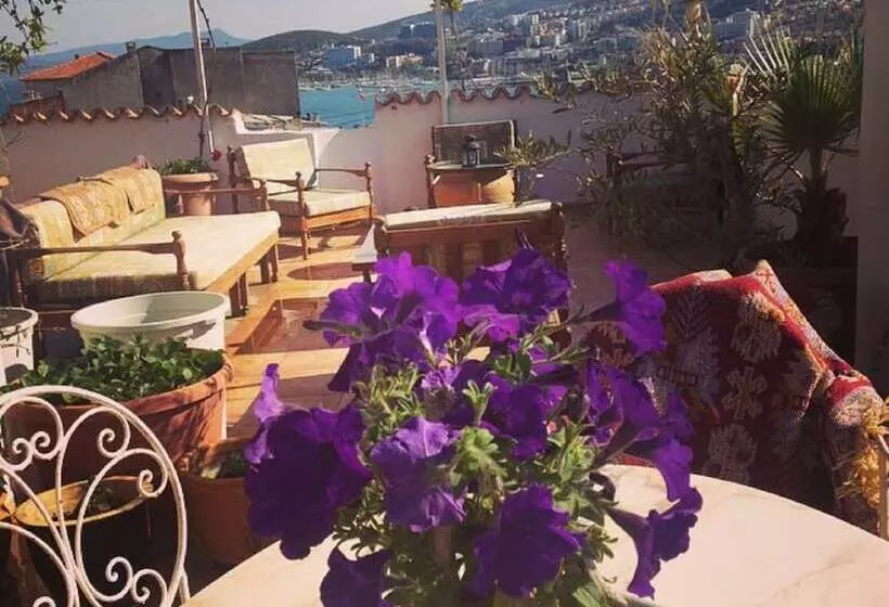 بنسيون Anzac Golden Bed