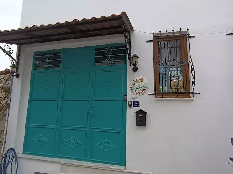 بنسيون Anzac Golden Bed