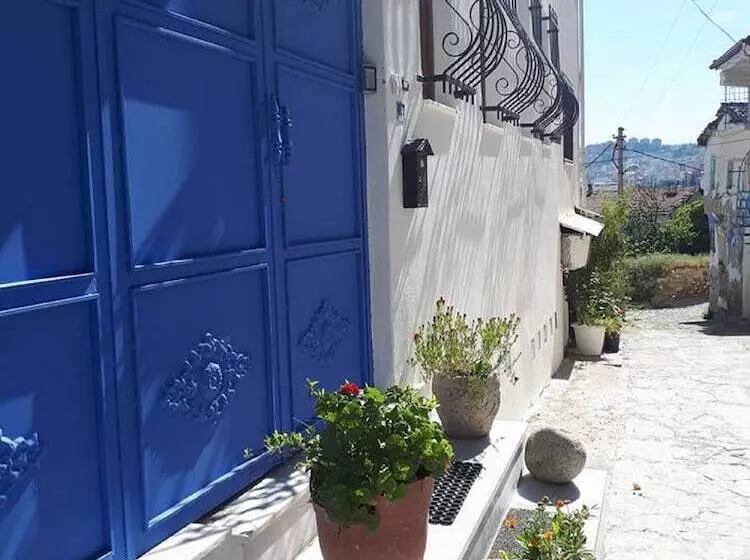 بنسيون Anzac Golden Bed