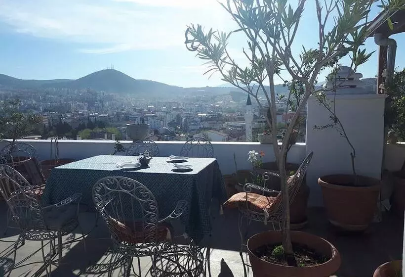 بنسيون Anzac Golden Bed