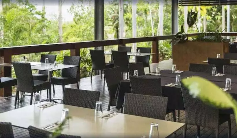 בית מלון כפרי Albatross Bay Resort