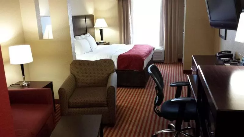 Отель Comfort Suites