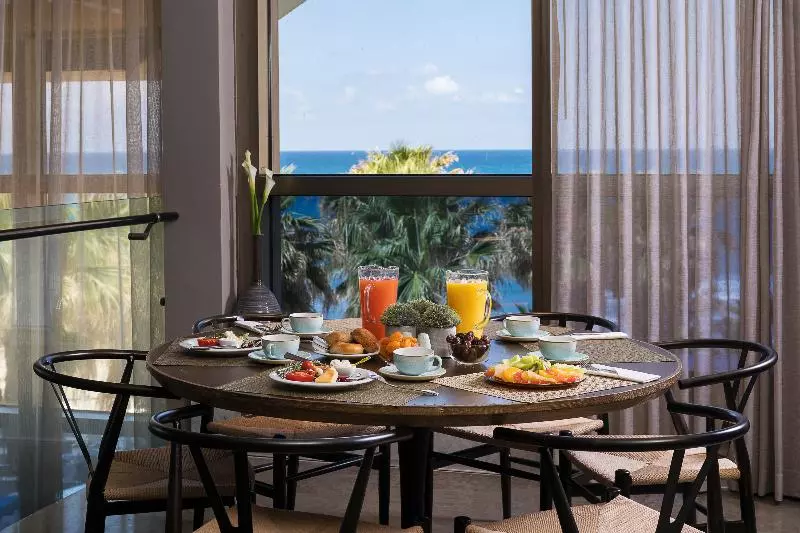 בית מלון כפרי Daniel Herzliya