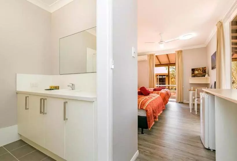 ホテル Erldunda Desert Oaks Resort