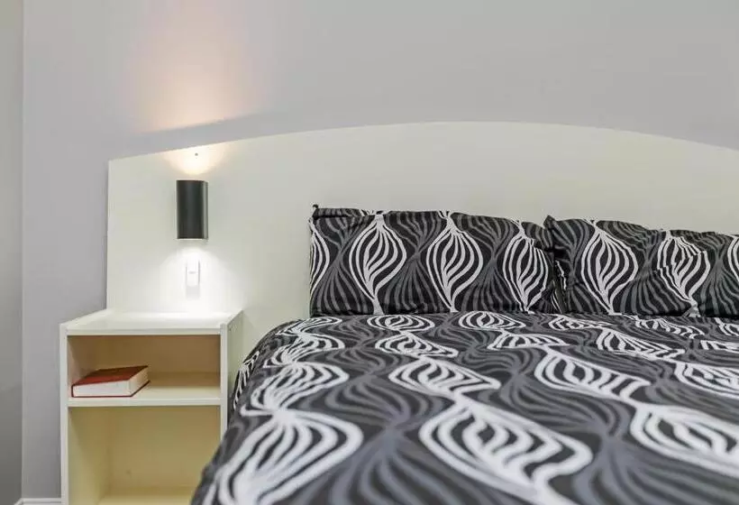 ホテル Erldunda Desert Oaks Resort