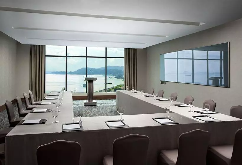 호텔 Four Points By Sheraton Sandakan