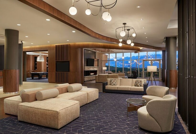 فندق Courtyard By Marriott Calgary Airport