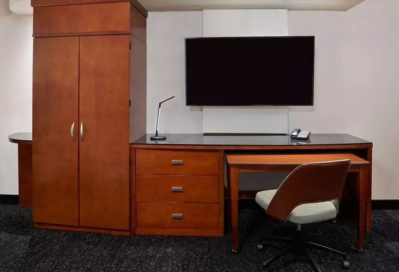 호텔 Courtyard By Marriott Calgary Airport