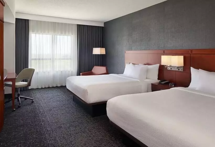 호텔 Courtyard By Marriott Calgary Airport