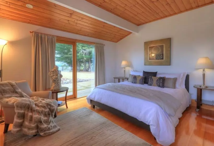 Отель The Peninsula Experience