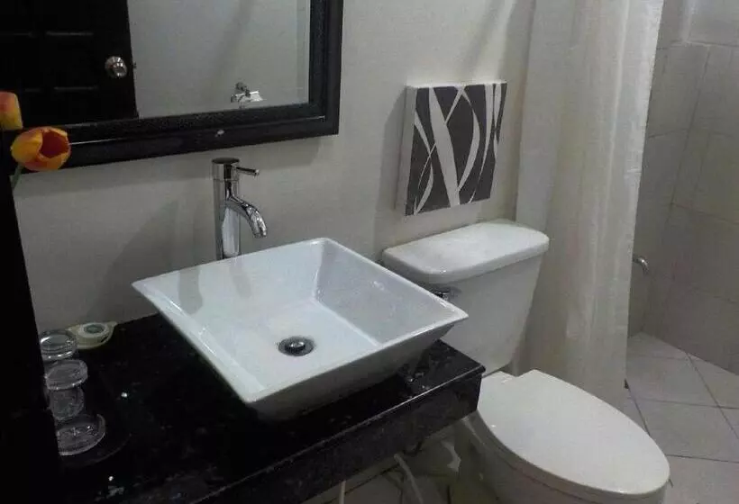 Отель Urban Manor