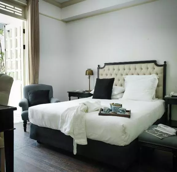 Cabochon Hotel & Residence