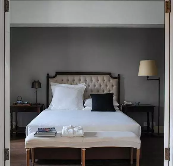 Cabochon Hotel & Residence