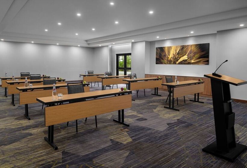 هتل Courtyard By Marriott Port Of Spain