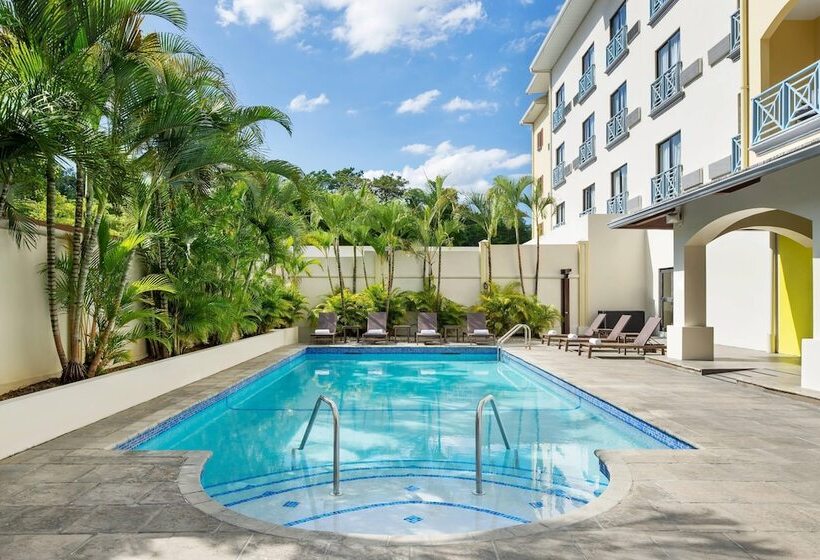 هتل Courtyard By Marriott Port Of Spain