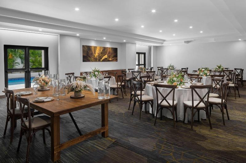 هتل Courtyard By Marriott Port Of Spain