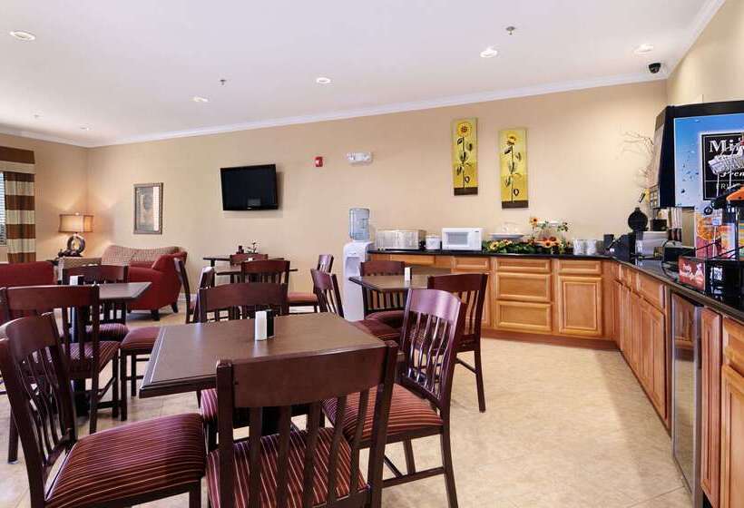 בית מלון כפרי Days Inn & Suites By Wyndham Cabot