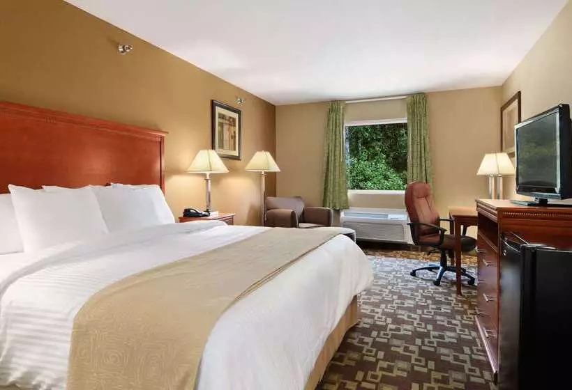 Отель Days Inn & Suites By Wyndham Cabot