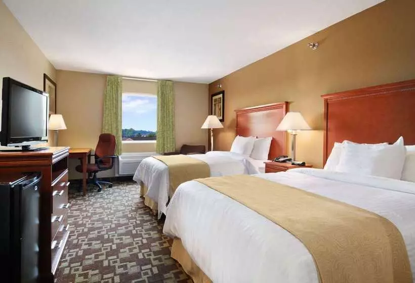 Отель Days Inn & Suites By Wyndham Cabot