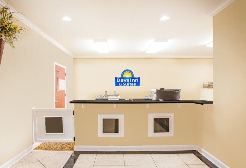 בית מלון כפרי Days Inn & Suites By Wyndham Cabot