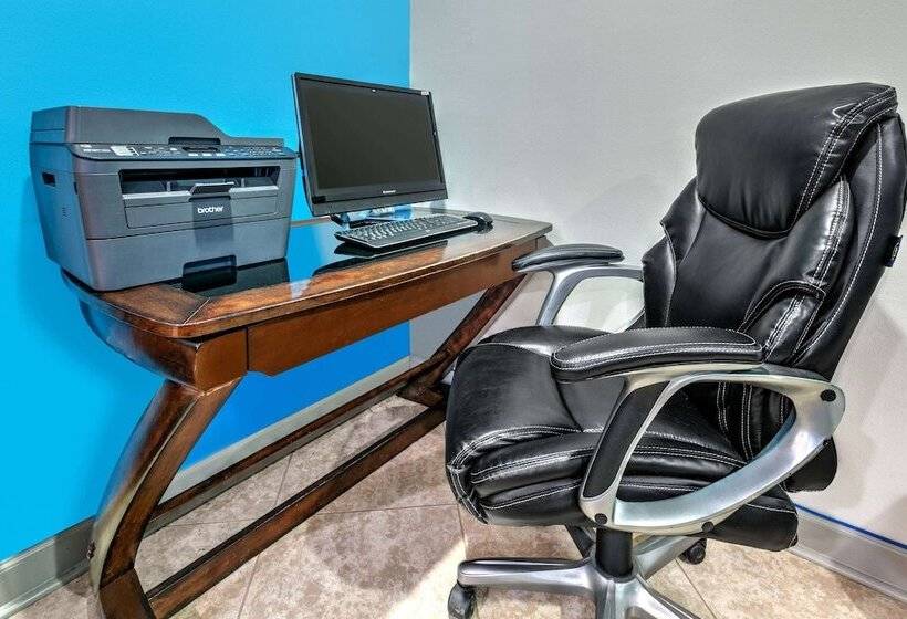 בית מלון כפרי Days Inn & Suites By Wyndham Cabot